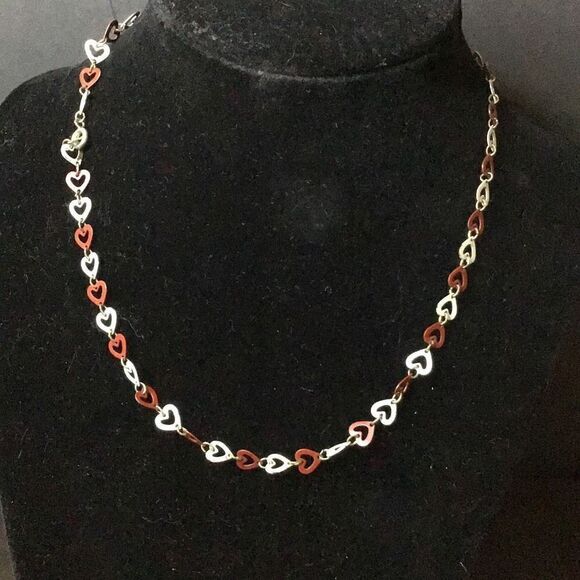 Vintage, red and white heart, necklace, song deteriorations scene - Picture 1 of 4